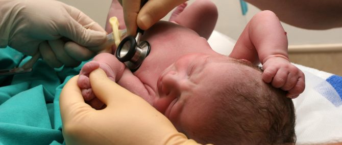 Examens du bébé dès la naissance