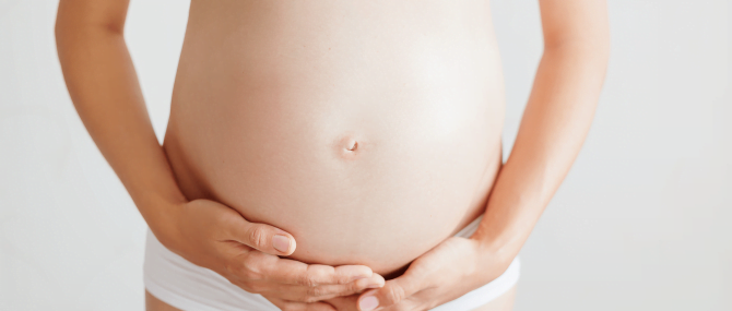 Changements du nombril de la femme enceinte